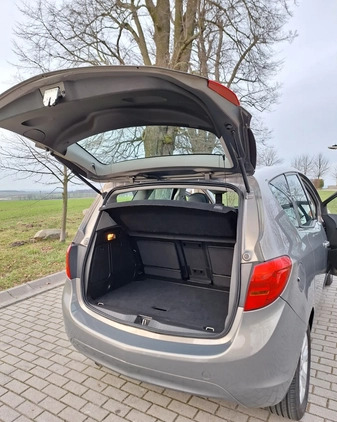 Opel Meriva cena 20800 przebieg: 125919, rok produkcji 2011 z Głogów małe 232